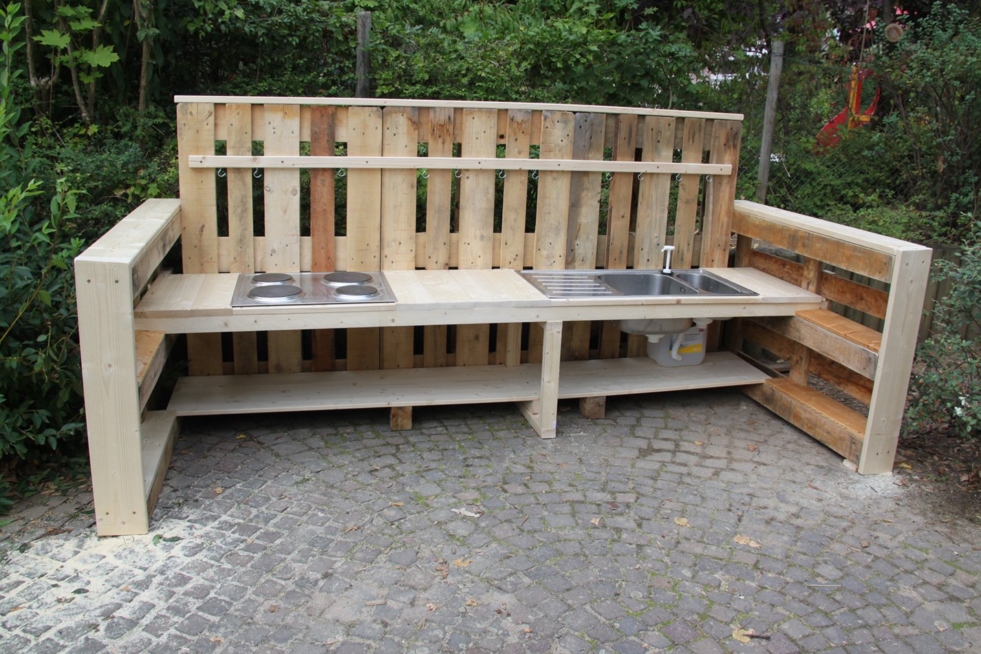 Die neue Matschküche — Förderverein KITA-Wiesenäcker